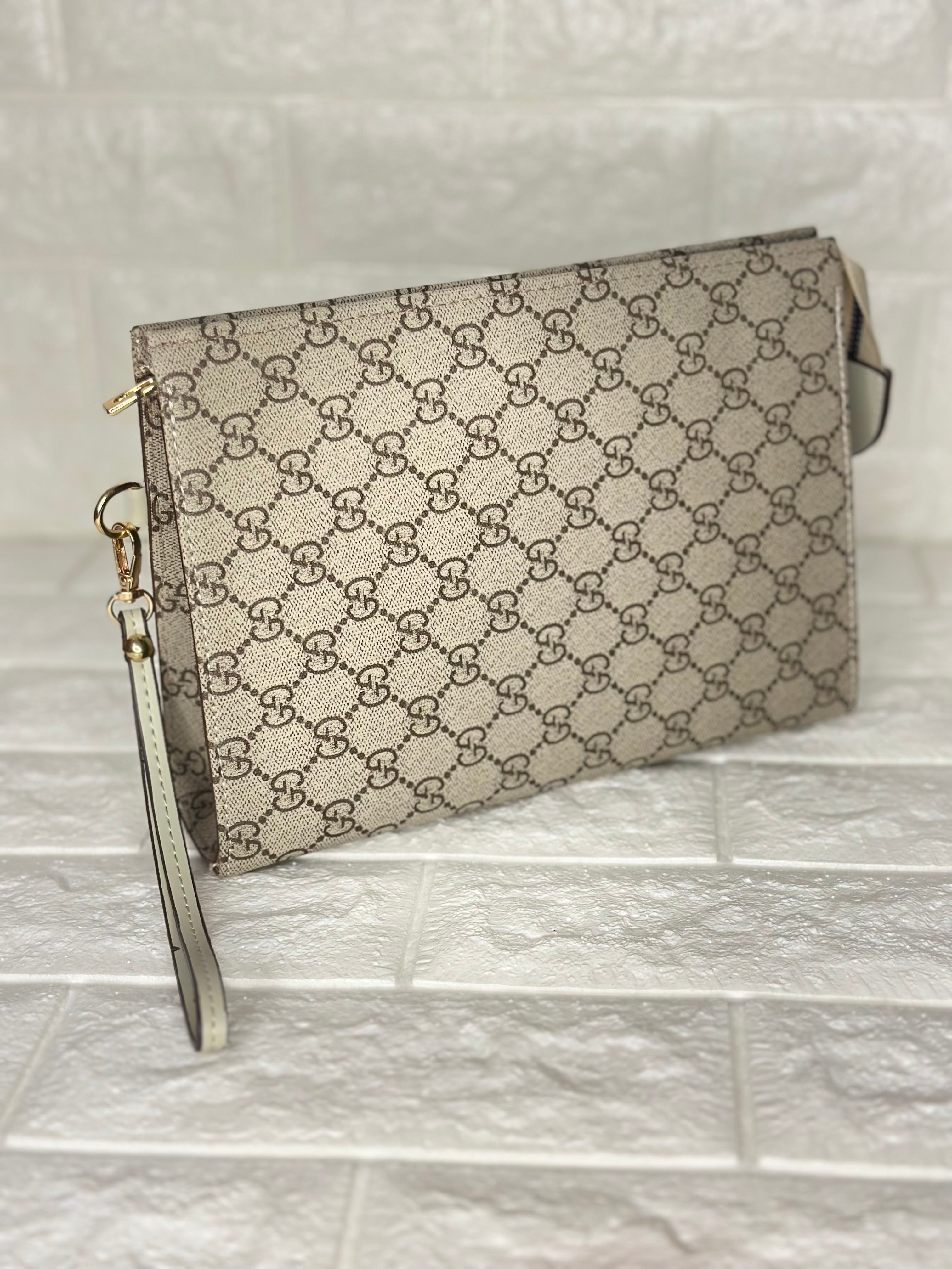 Gucci GG Supreme Clutch Beige